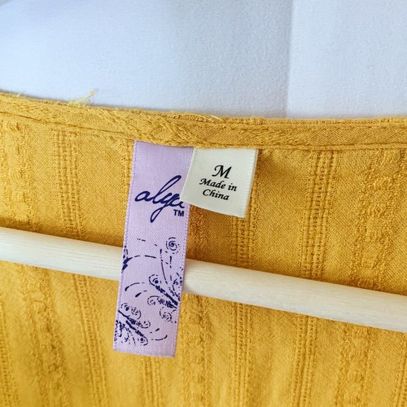 Alya Short Sleeve Embroidered Blouse Size M - Picture 4 of 7